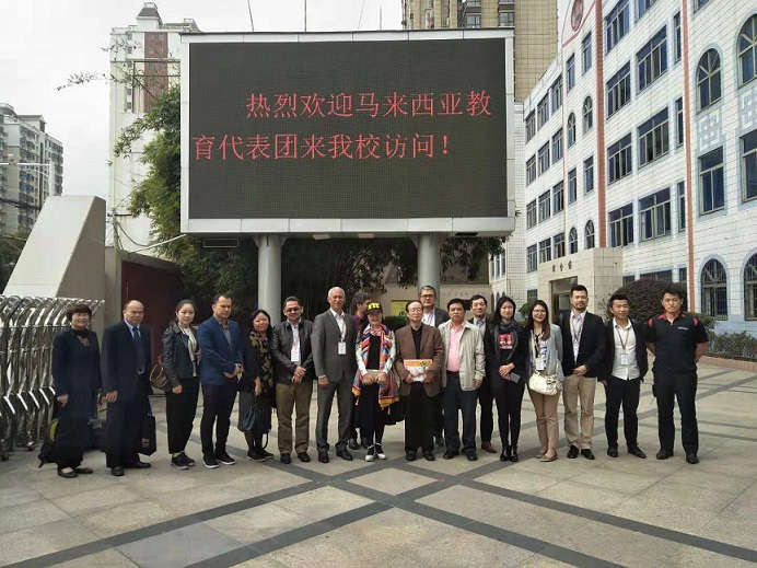 合影.jpg 合影.jpg