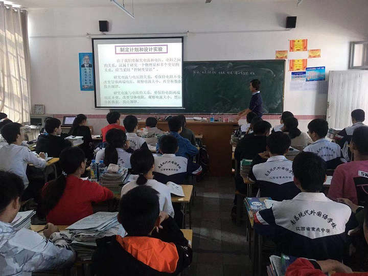 胡方金老師賽課現場.jpg 胡方金老師賽課現場.jpg