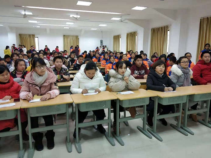 評(píng)委.jpg 評(píng)委.jpg